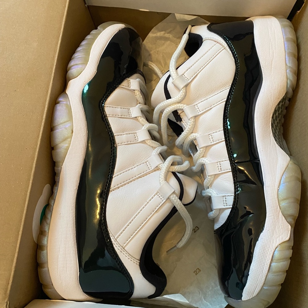 Low Jordan 11s